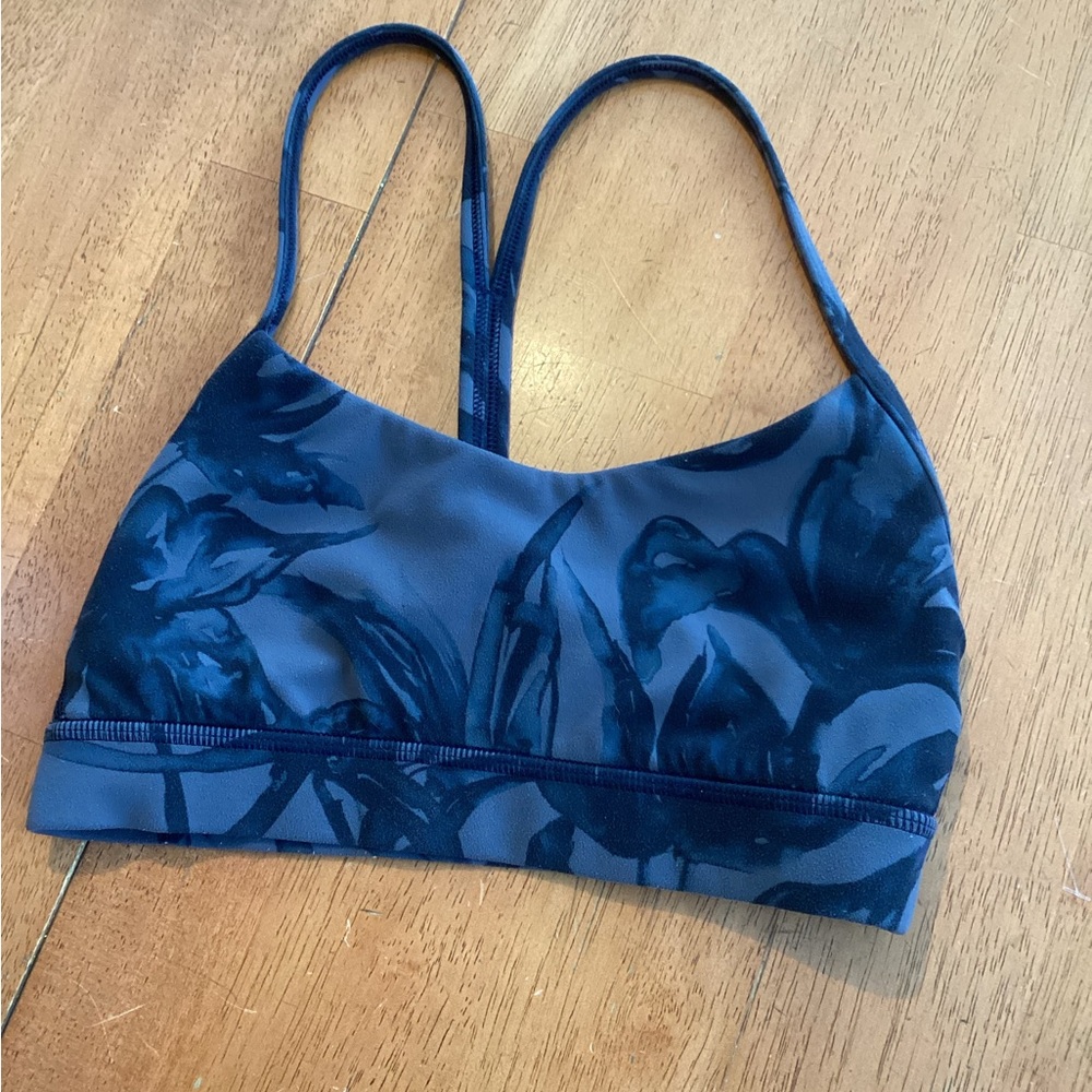 Lululemon Sports Bra Flow Y Nulu Yoga Racerback - size 2 - missing pads
